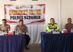 Polres Kebumen Salurkan Bantuan Perlengkapan Sekolah Untuk 15 Pelajar di Ayah